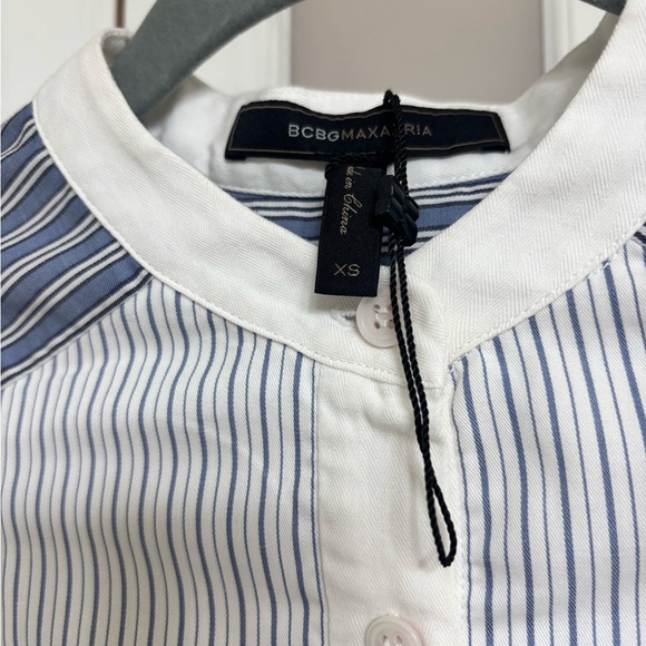 BCBGMAXAZRIA Blue White Striped High-Low Blouse XS Button Front Cotton Blend - Picture 3 of 3